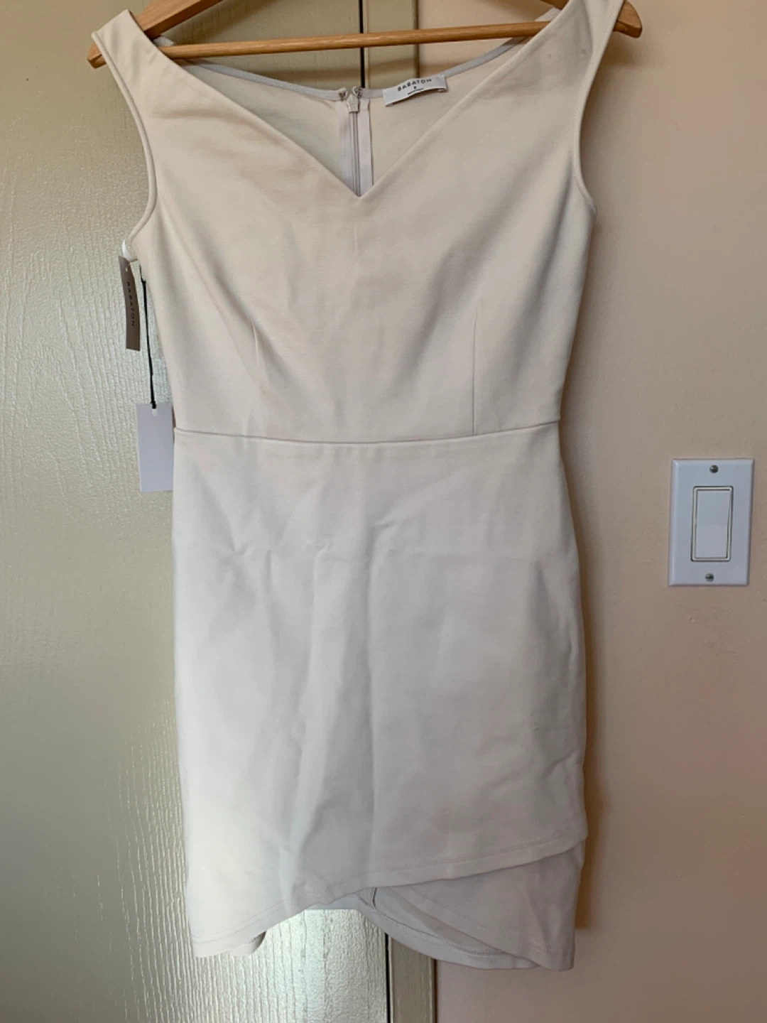 Babaton Onyx Dress - Size 2, Bone Colour - photo 2
