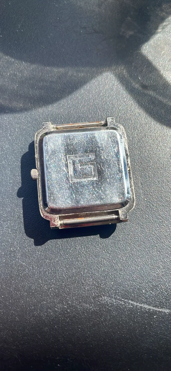 Gucci Quartz Watch image indicator(2)