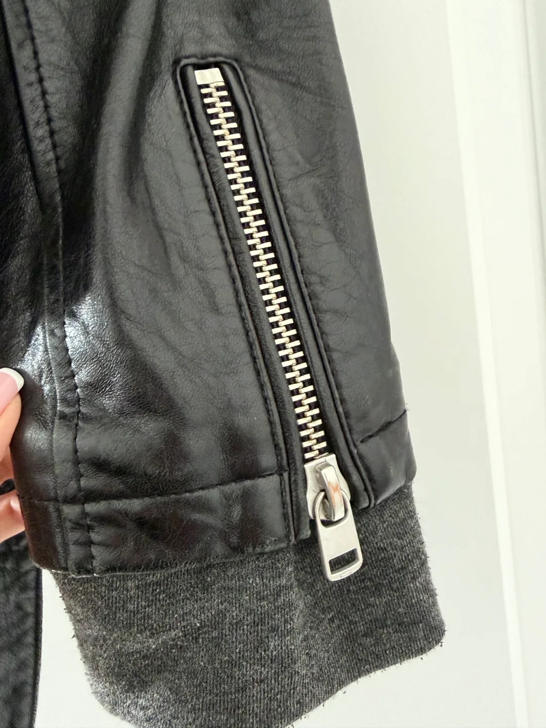 ONLY Black genuine Leather Jacket (Size S) detachable hood image indicator(4)