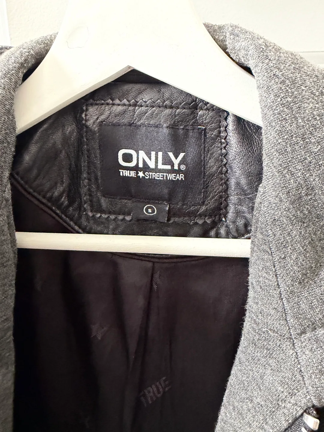 ONLY Black genuine Leather Jacket (Size S) detachable hood image indicator(3)