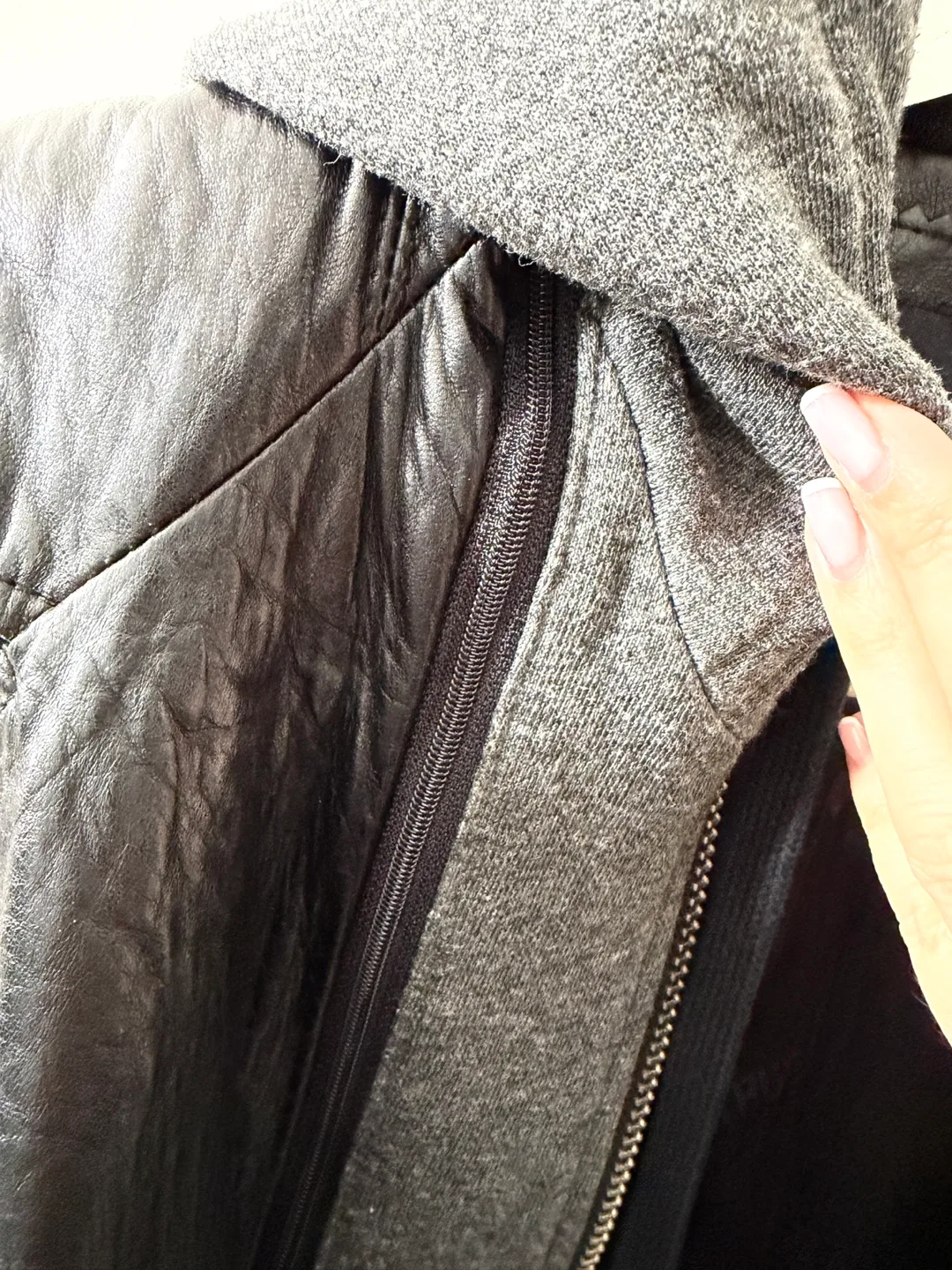 ONLY Black genuine Leather Jacket (Size S) detachable hood image indicator(5)