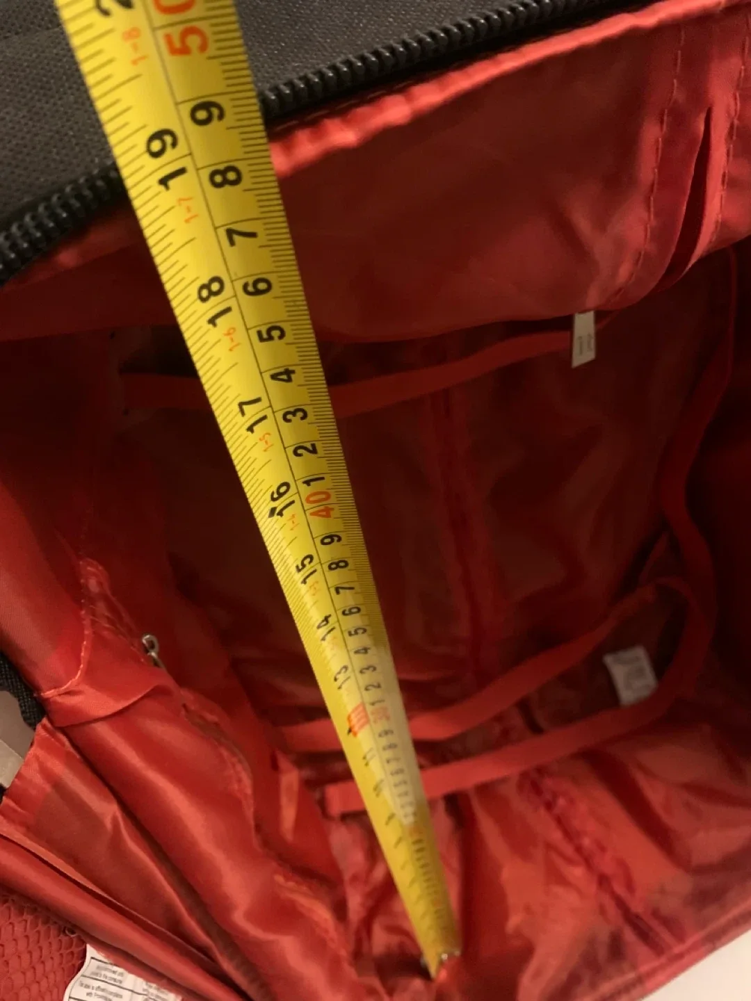 Small Luggage Carry-On Spinner Suitcase image indicator(4)