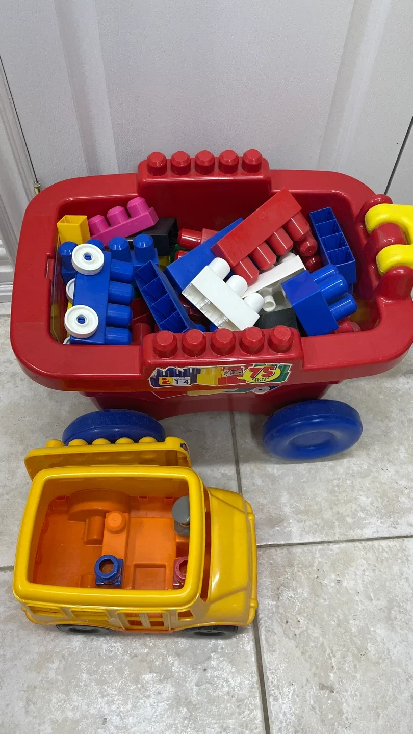 Mega Bloks Wagon with Blocks & School Bus image indicator(3)