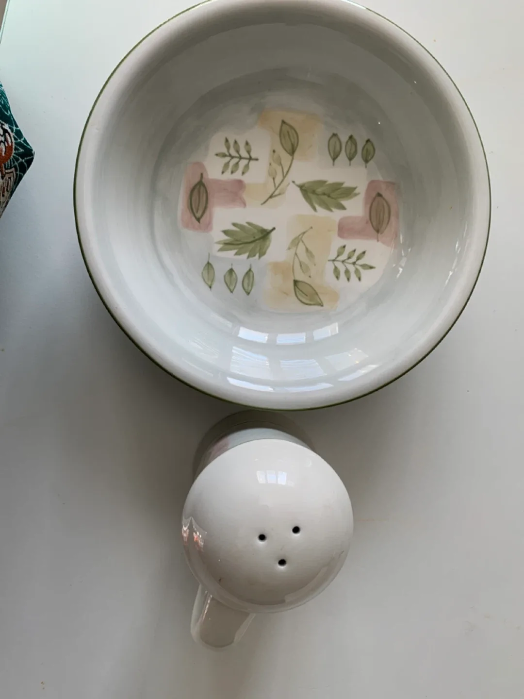 Ceramic Bowl and Salt Shaker Set image indicator(3)