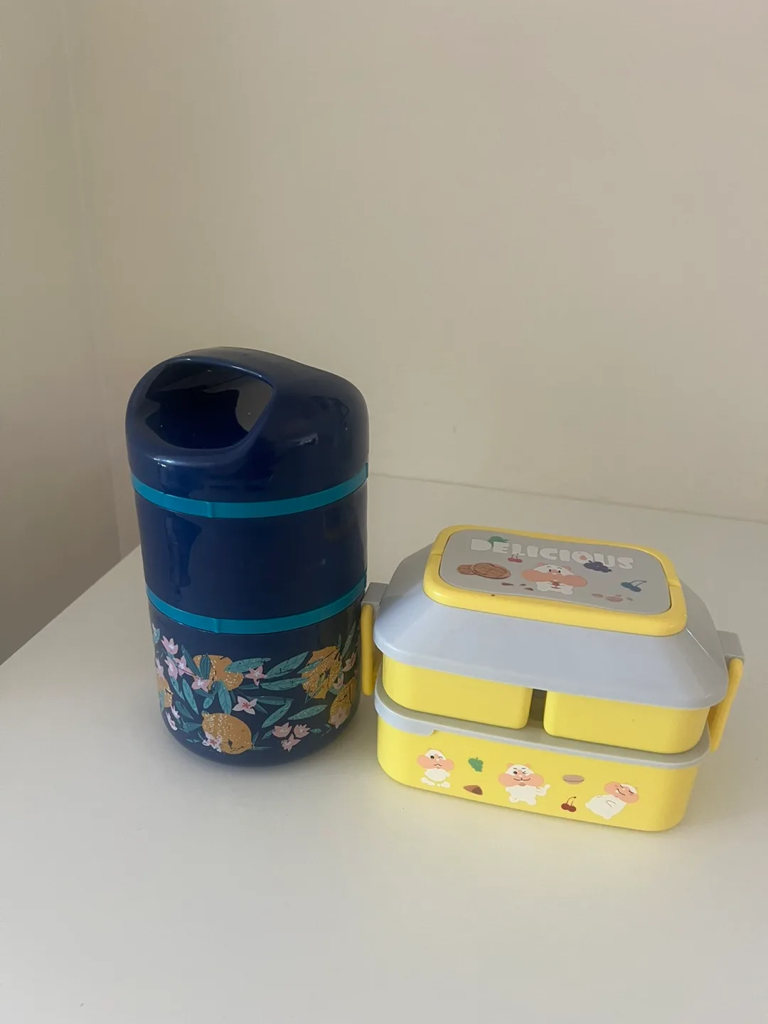 Cute Yellow Kids Lunch Box thumbnail