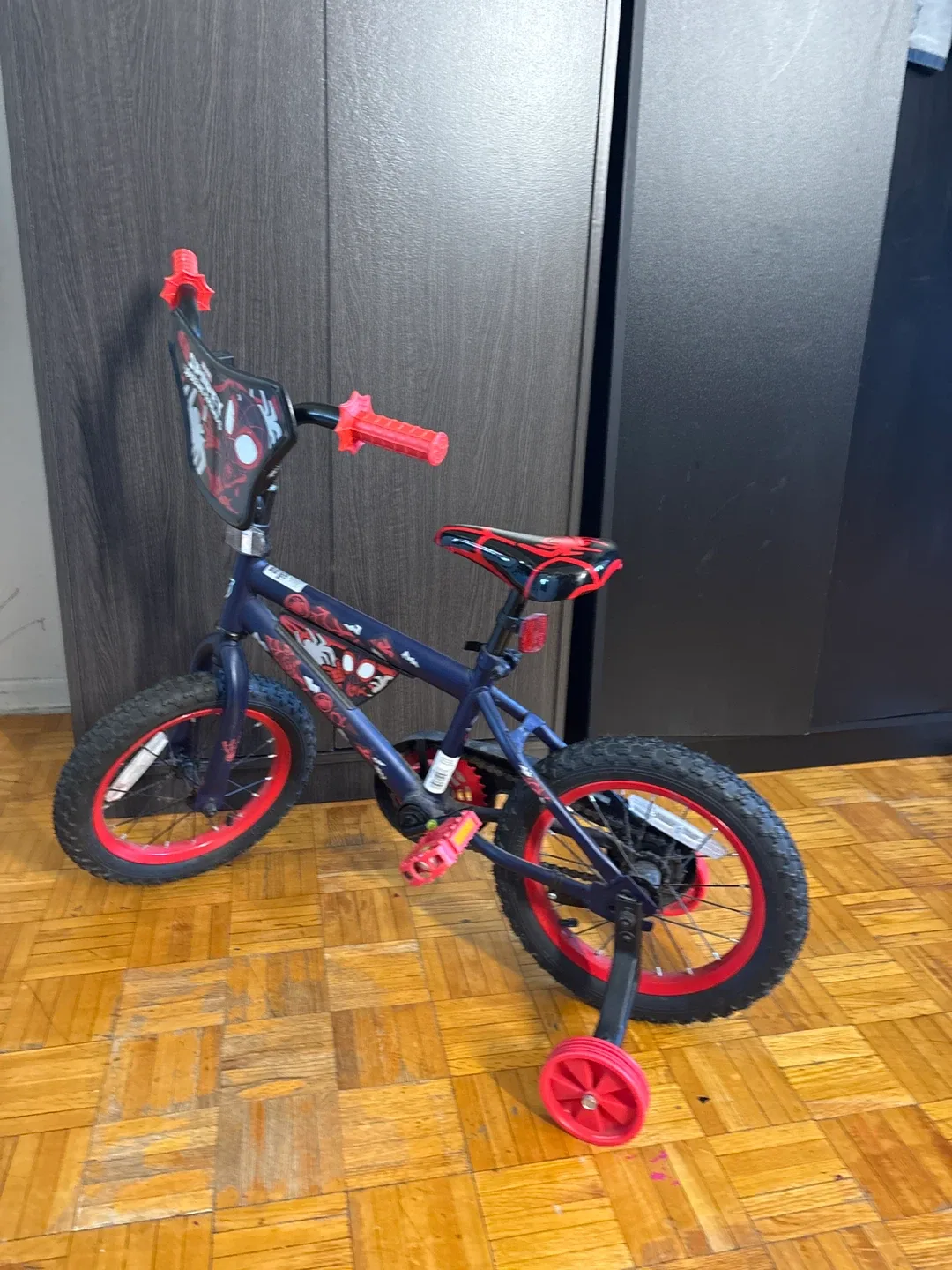 Spiderman Kids' Bike - Great Condition! image indicator(2)