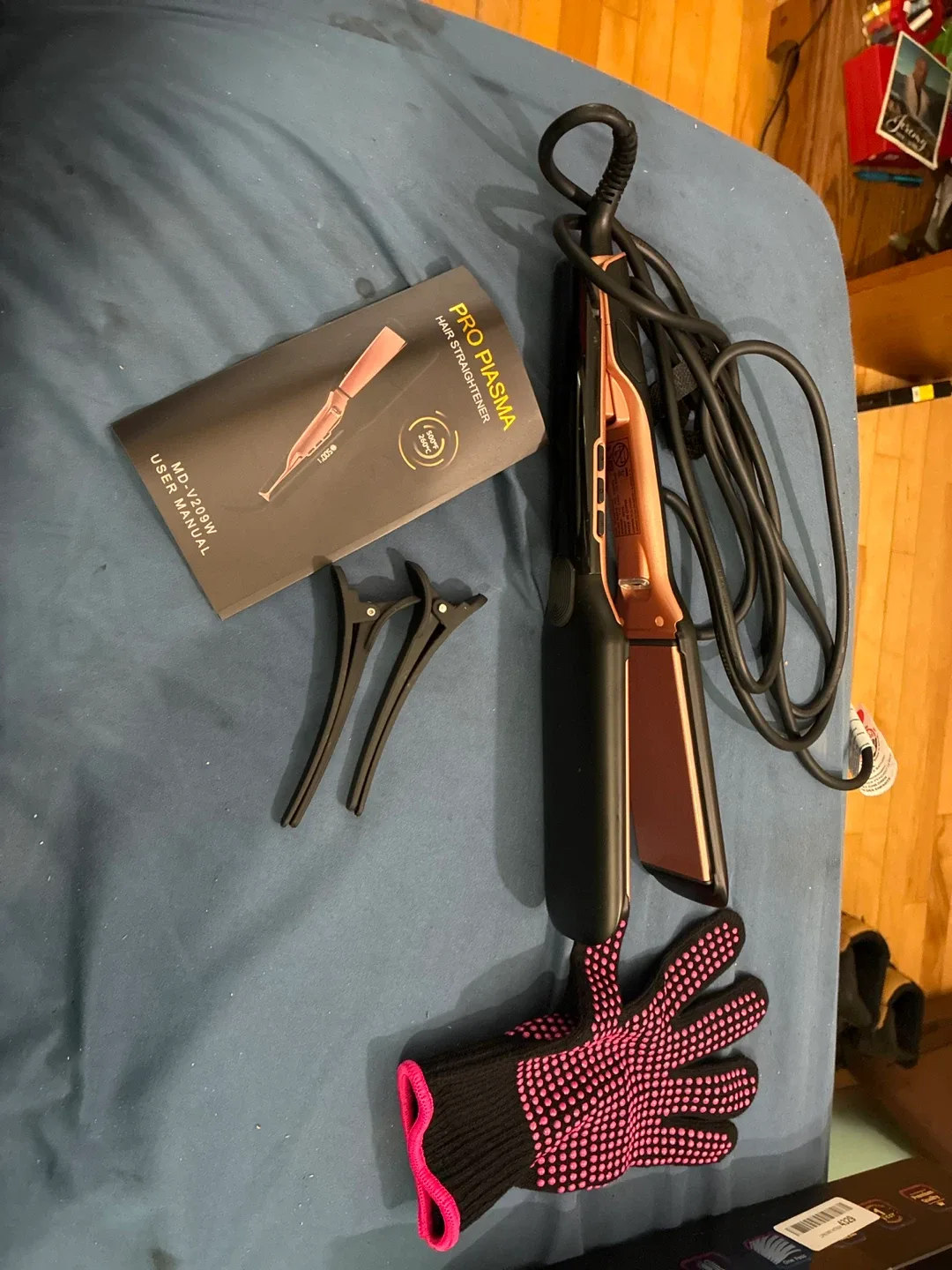 Pro Plasma Hair Straightener - Like New! image indicator(3)