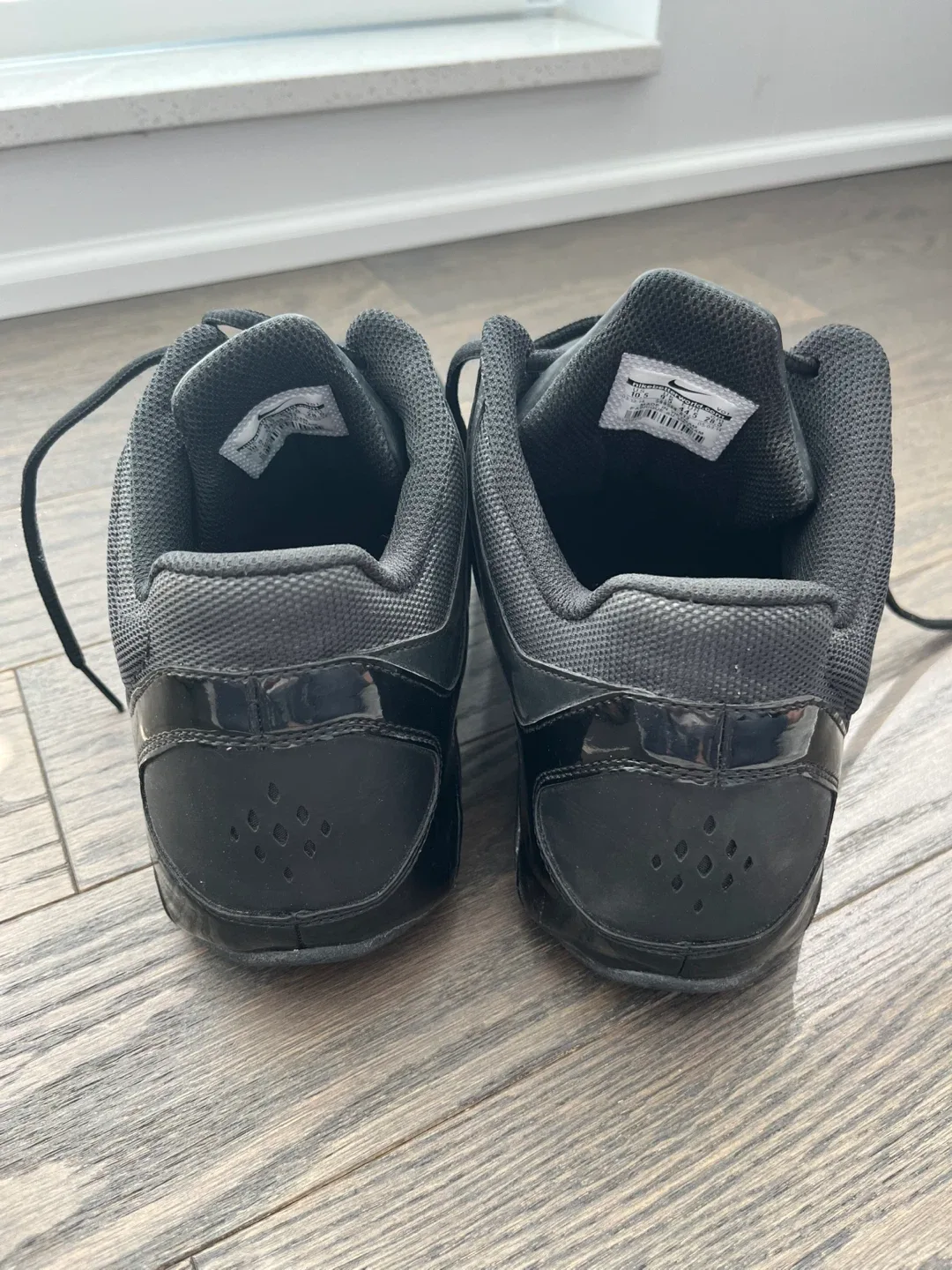 Nike Air Visi Pro 4 Black Basketball Shoe, 10.5 US (Men) image indicator(3)