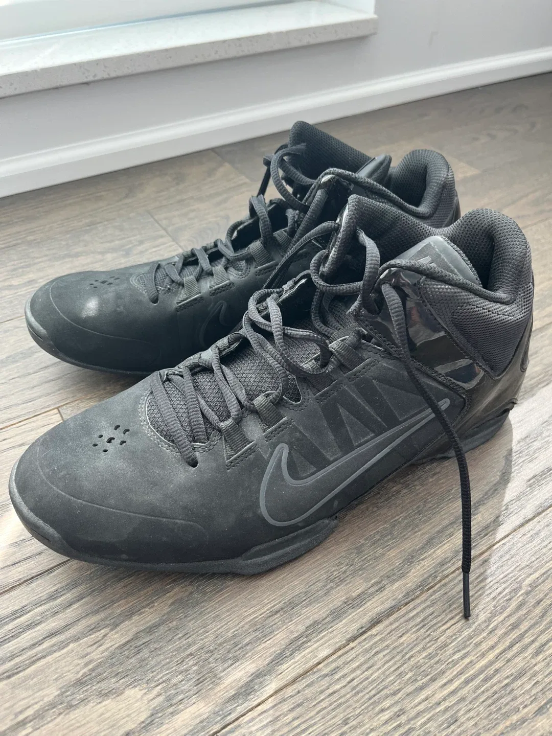 Nike Air Visi Pro 4 Black Basketball Shoe, 10.5 US (Men) image indicator(2)