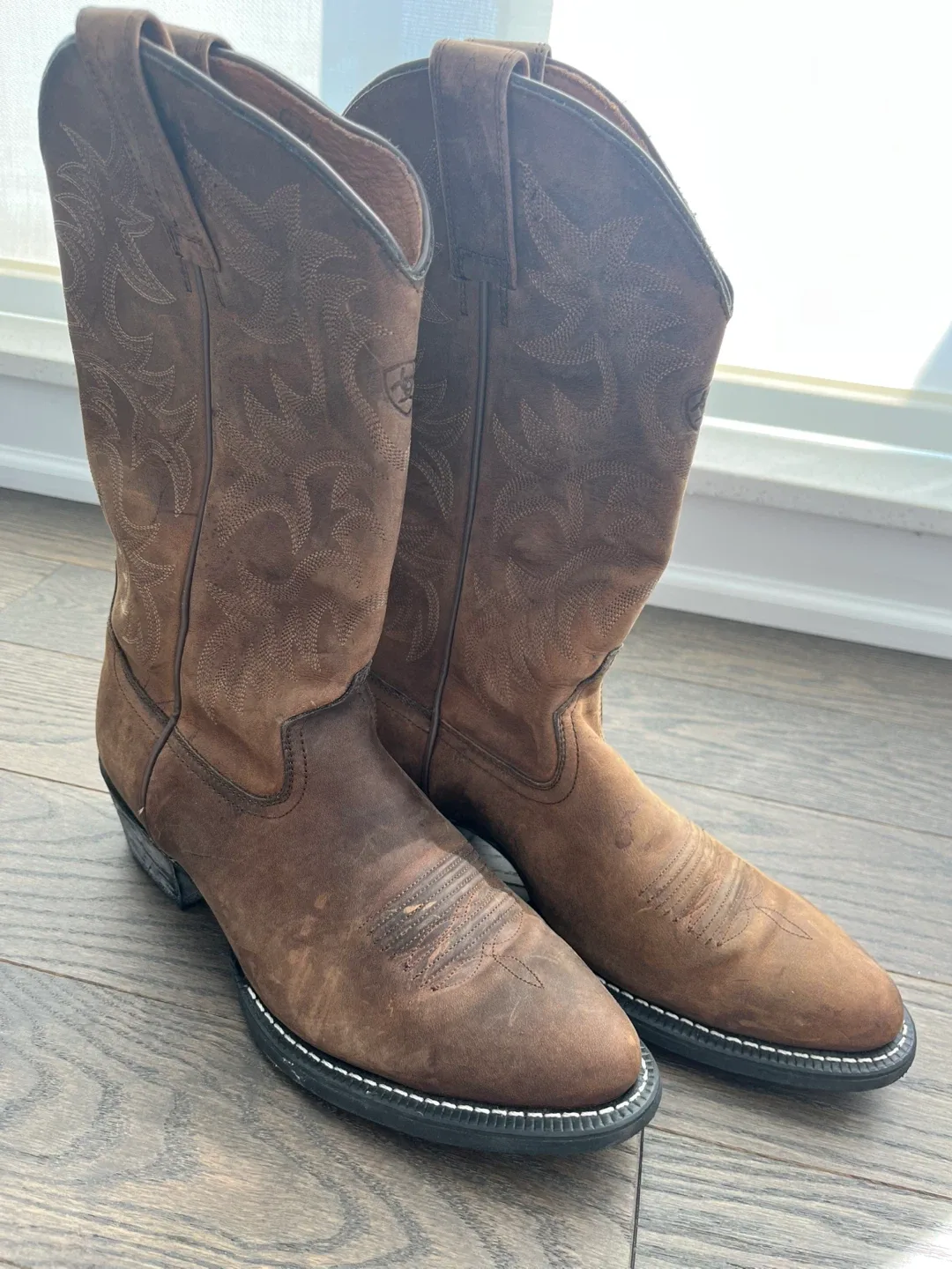 Ariat Cowboy Boots, 9.5 US (Men) thumbnail