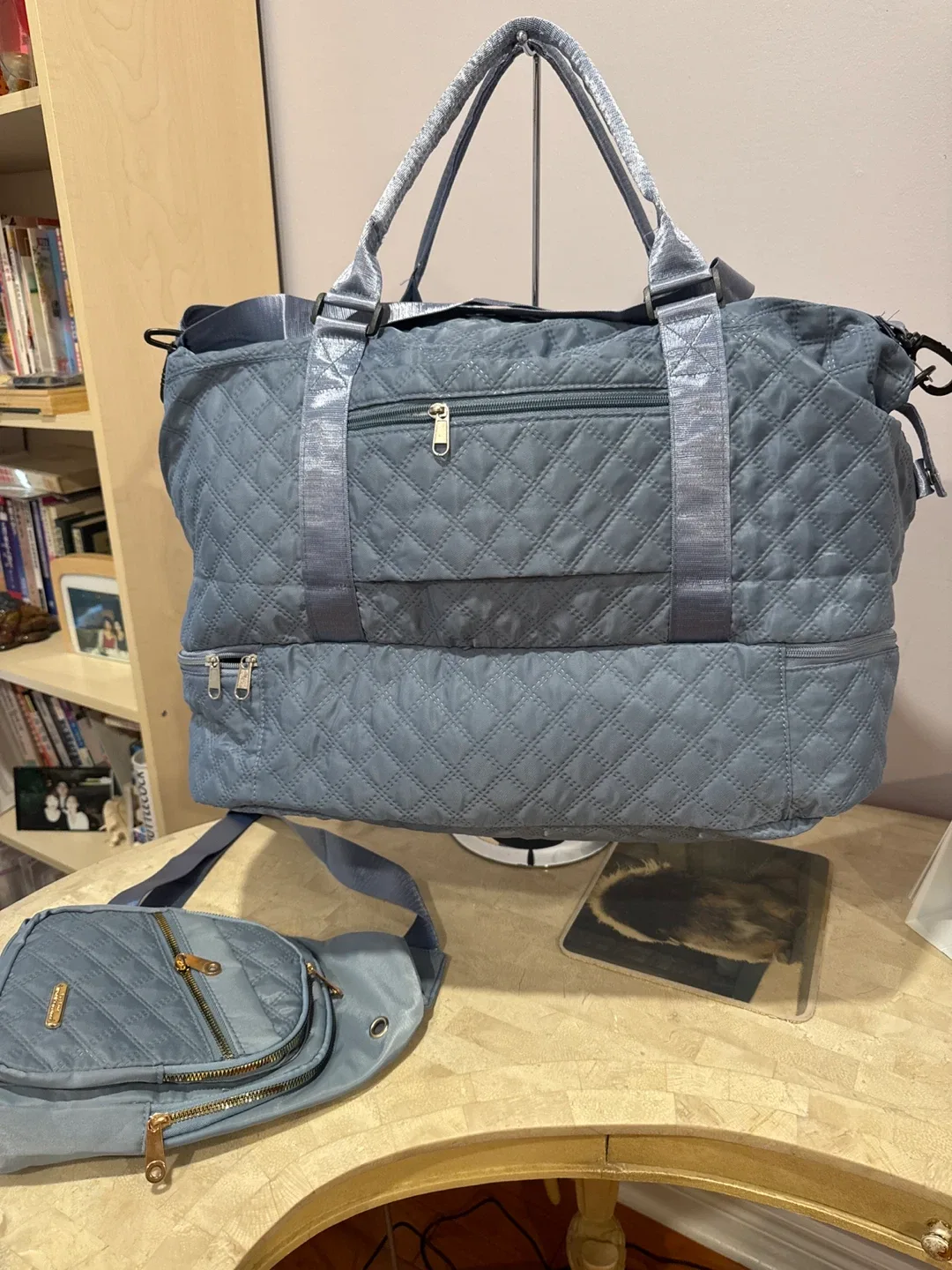 ZUOMANNI Quilted Duffle Bag & Sling Bag Set image indicator(2)