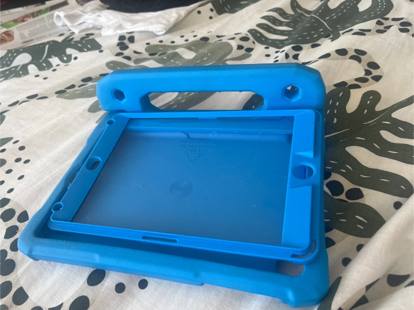 Blue iPad Case image indicator(2)