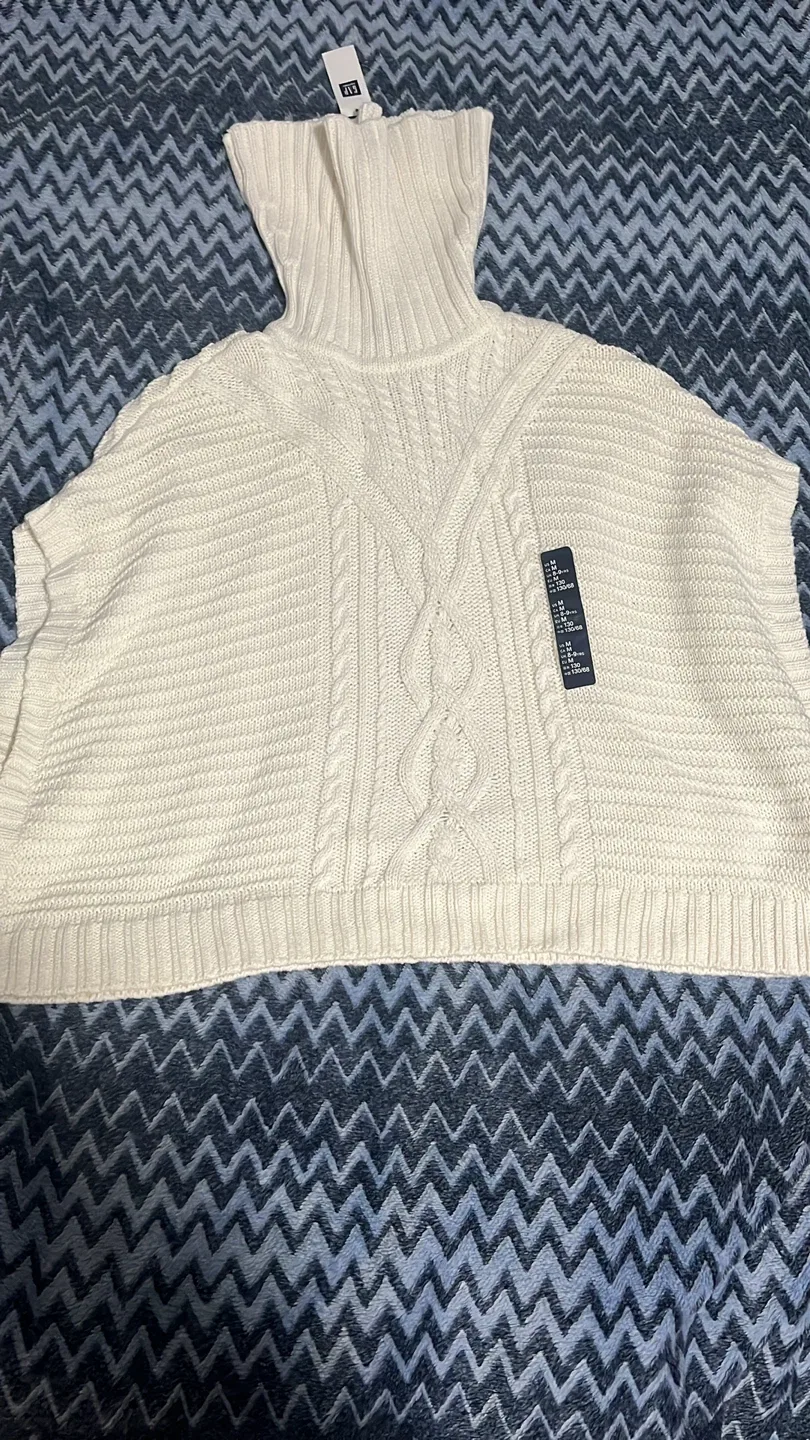 New GAP Cream Cable Knit Poncho - Size M