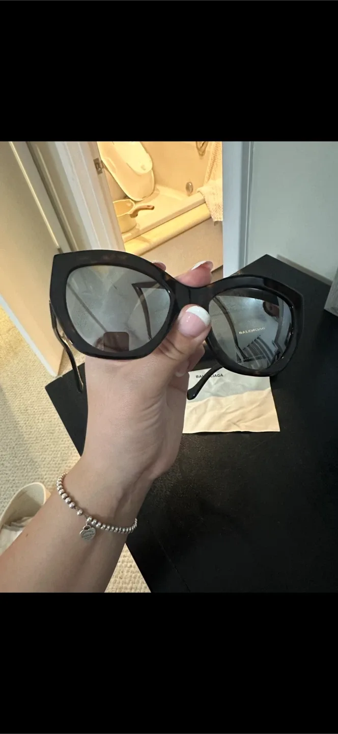 Balenciaga Sunglasses image indicator(3)