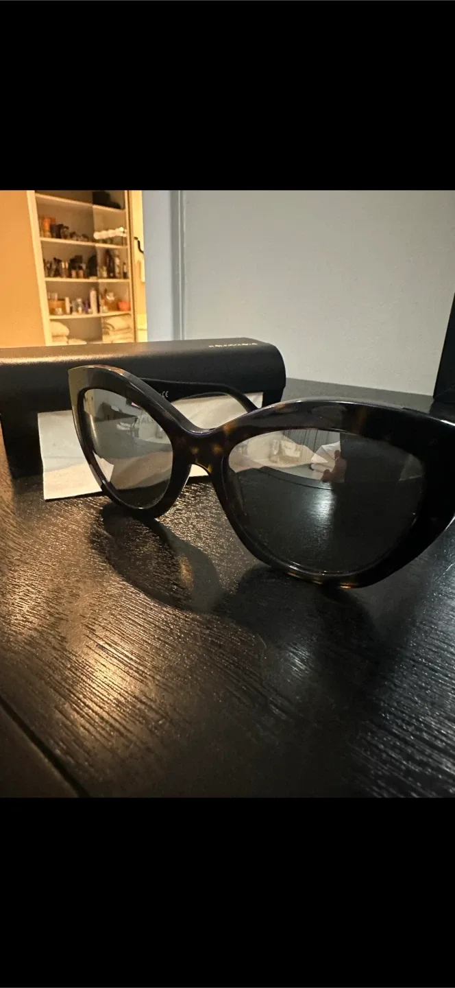 Balenciaga Sunglasses image indicator(5)