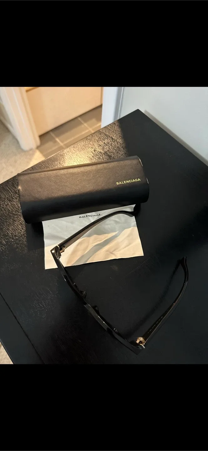 Balenciaga Sunglasses image indicator(4)