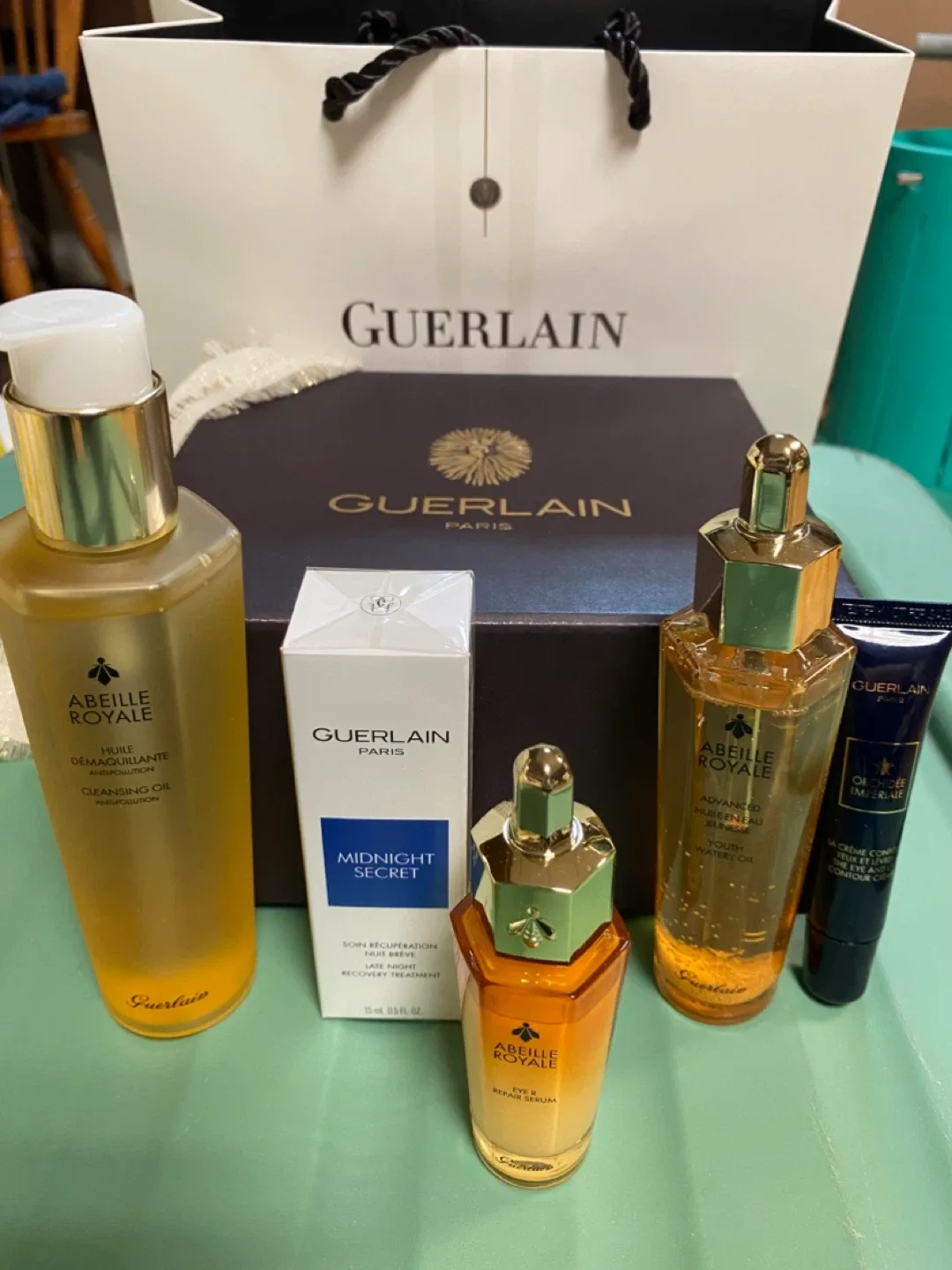 Guerlain Skincare Set with Gift Box & Bag NEW thumbnail