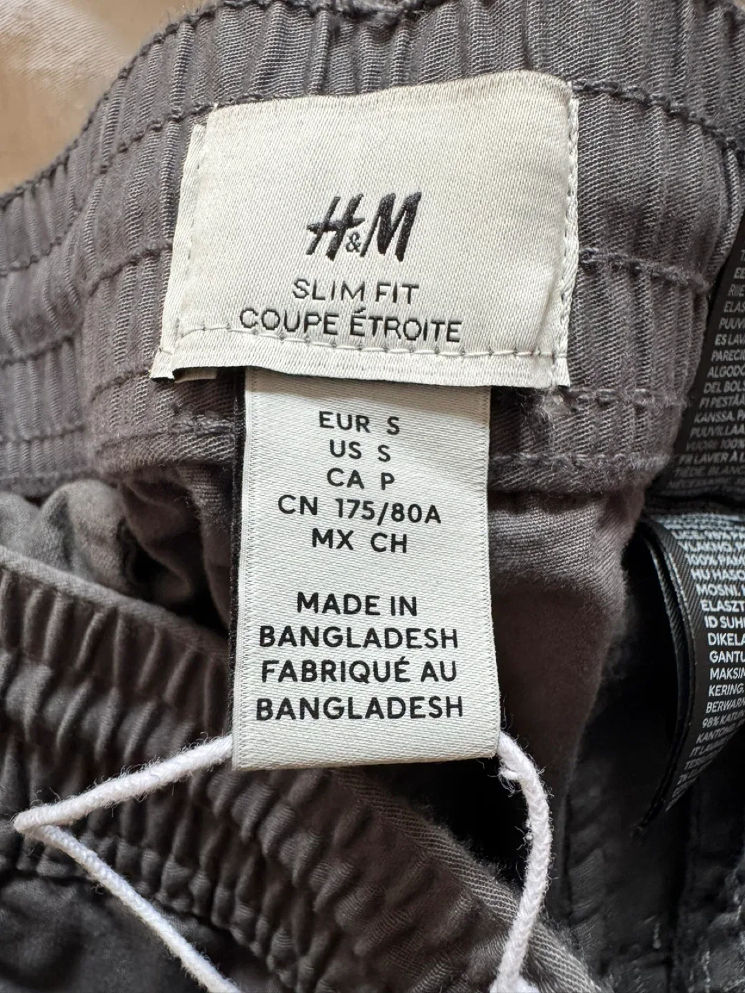 H&M Slim Fit Cargo Pants - Size S image indicator(2)