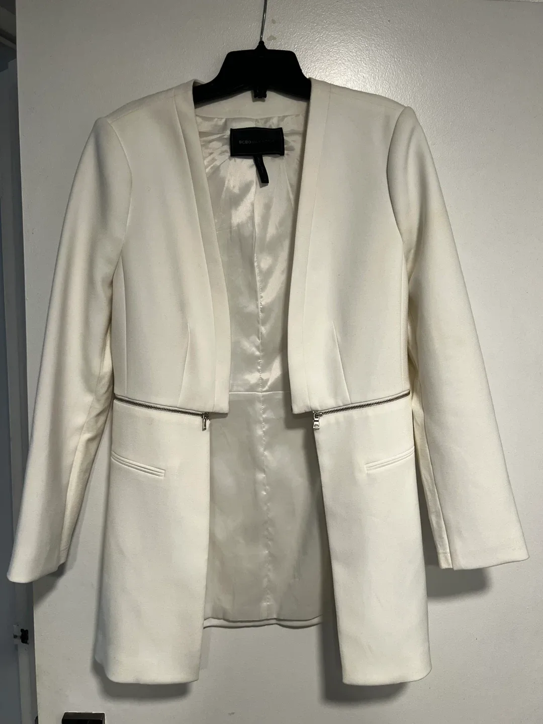 BCBGMAXAZRIA White Blazer - Size S thumbnail