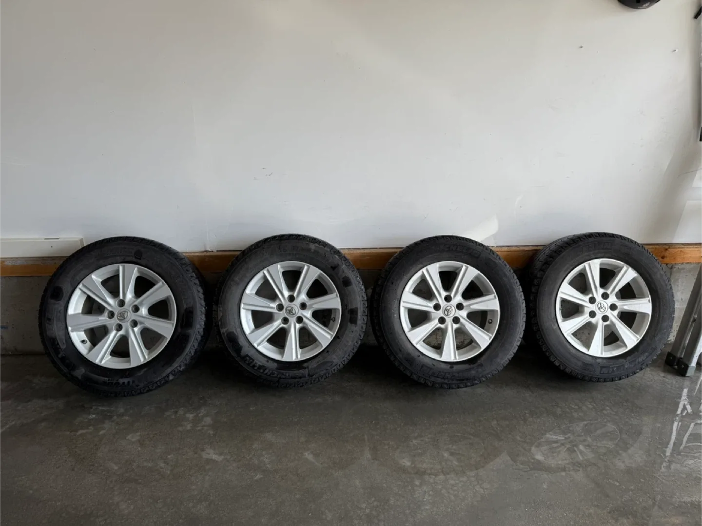 Toyota Rims with Michelin Winter Tires - 245/65R17 image indicator(2)
