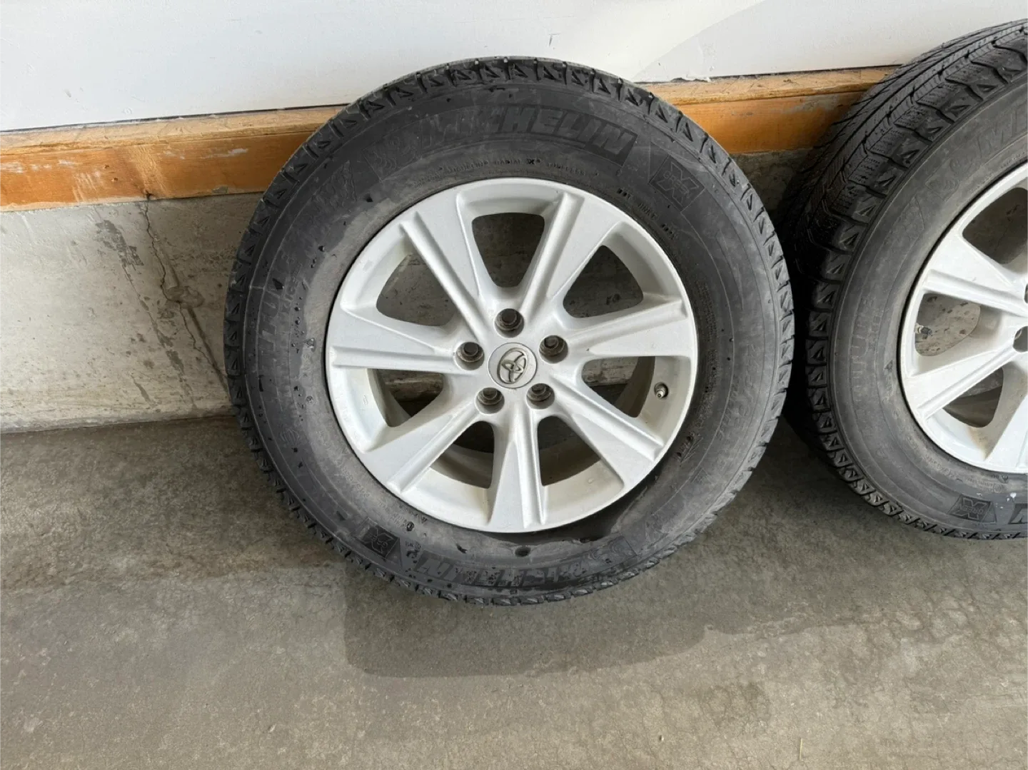 Toyota Rims with Michelin Winter Tires - 245/65R17 image indicator(8)