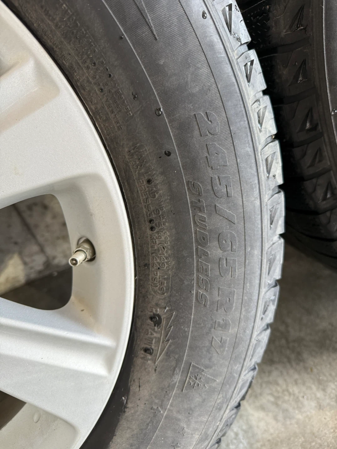 Toyota Rims with Michelin Winter Tires - 245/65R17 - photo 5