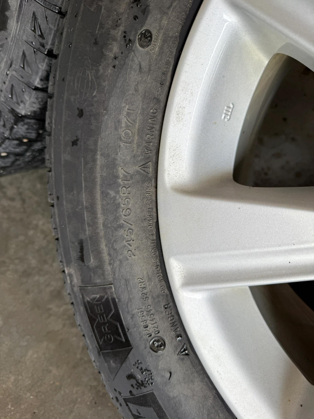 Toyota Rims with Michelin Winter Tires - 245/65R17 - photo 4