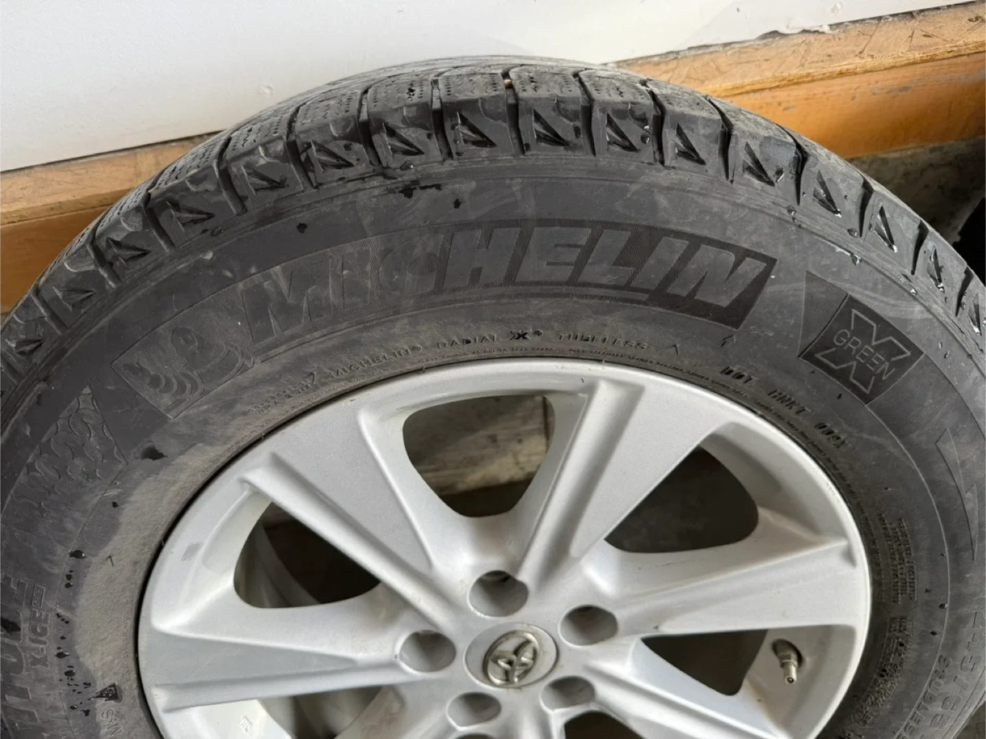 Toyota Rims with Michelin Winter Tires - 245/65R17 image indicator(7)