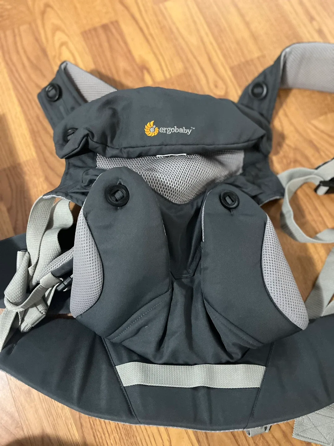 Ergobaby 360 Carbon Grey Baby Carrier - Like New! image indicator(2)