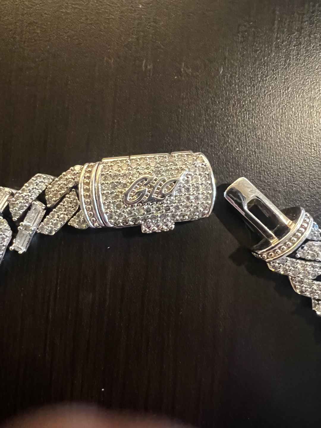 GLD Iced 18” Cuban Chain in White Gold Plated - 8.5mm - photo 2