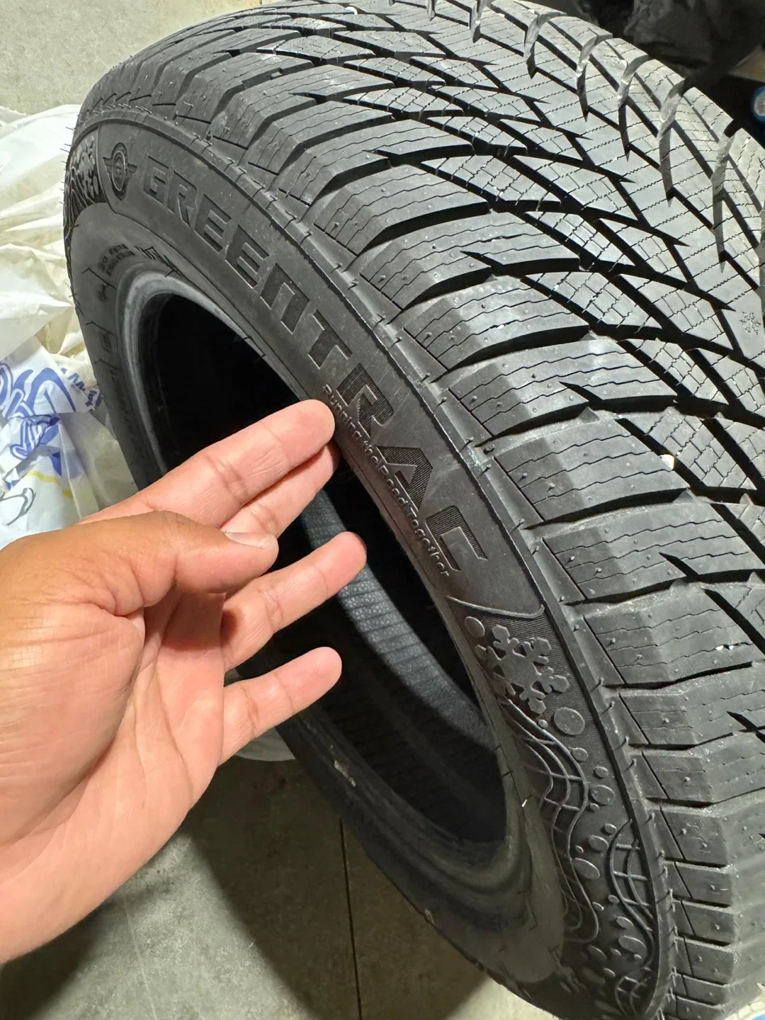 GreenTrac Winter Master D1 Tire 205/60R16 image indicator(3)