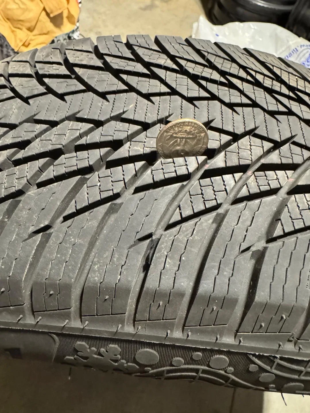 GreenTrac Winter Master D1 Tire 205/60R16 image indicator(5)