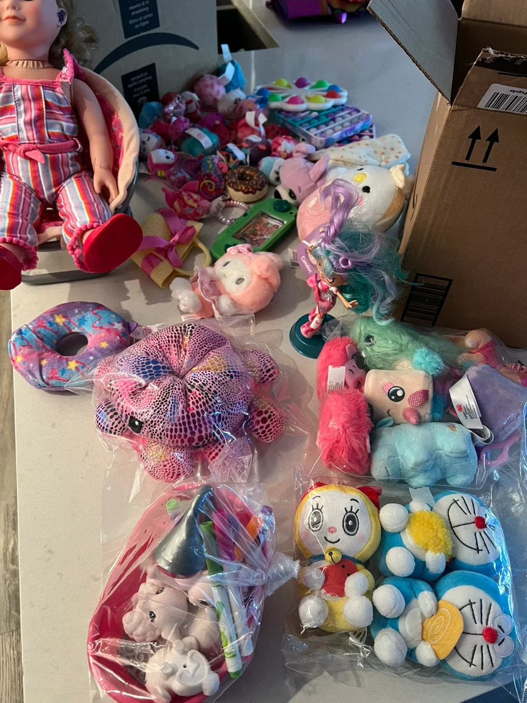 Mixed Lot of Dolls and Plush Toys image indicator(3)
