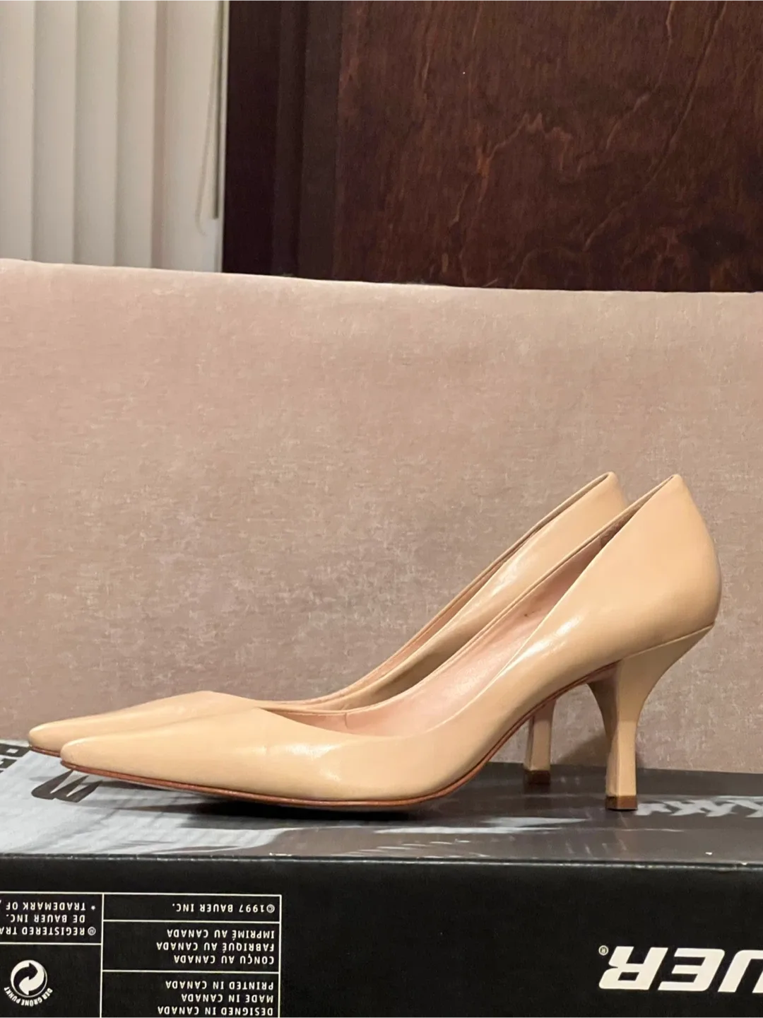 Arturo Chiang Leather Women’s Beige Heels size 8.5M. image indicator(2)