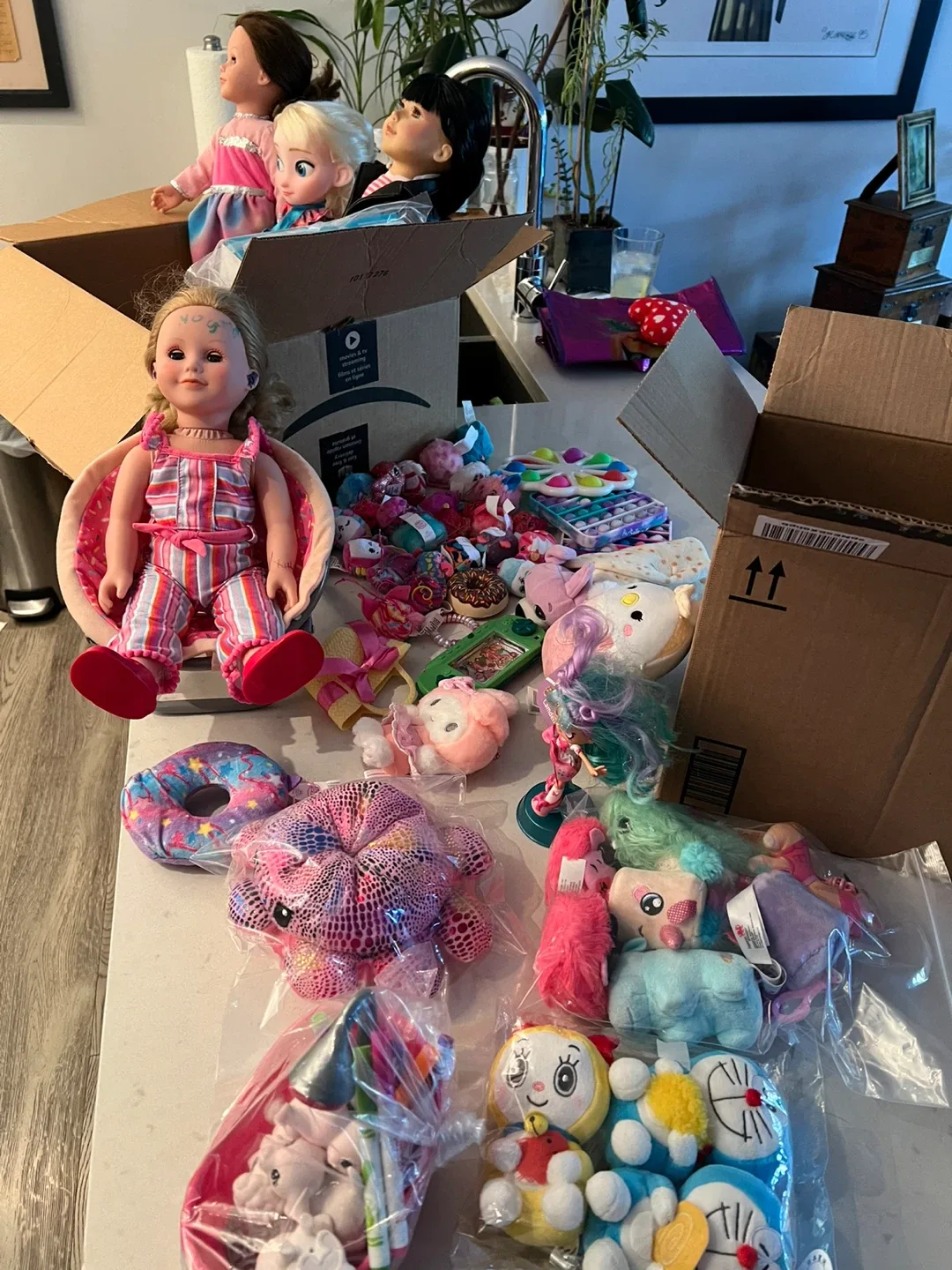 Mixed Lot of Dolls and Plush Toys image indicator(5)