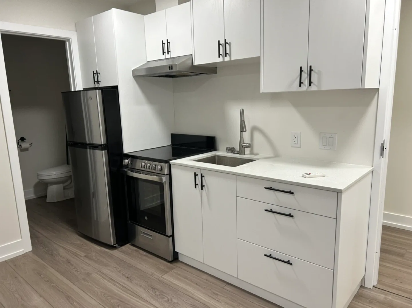 2 bedroom apartment in south Etobicoke image indicator(2)