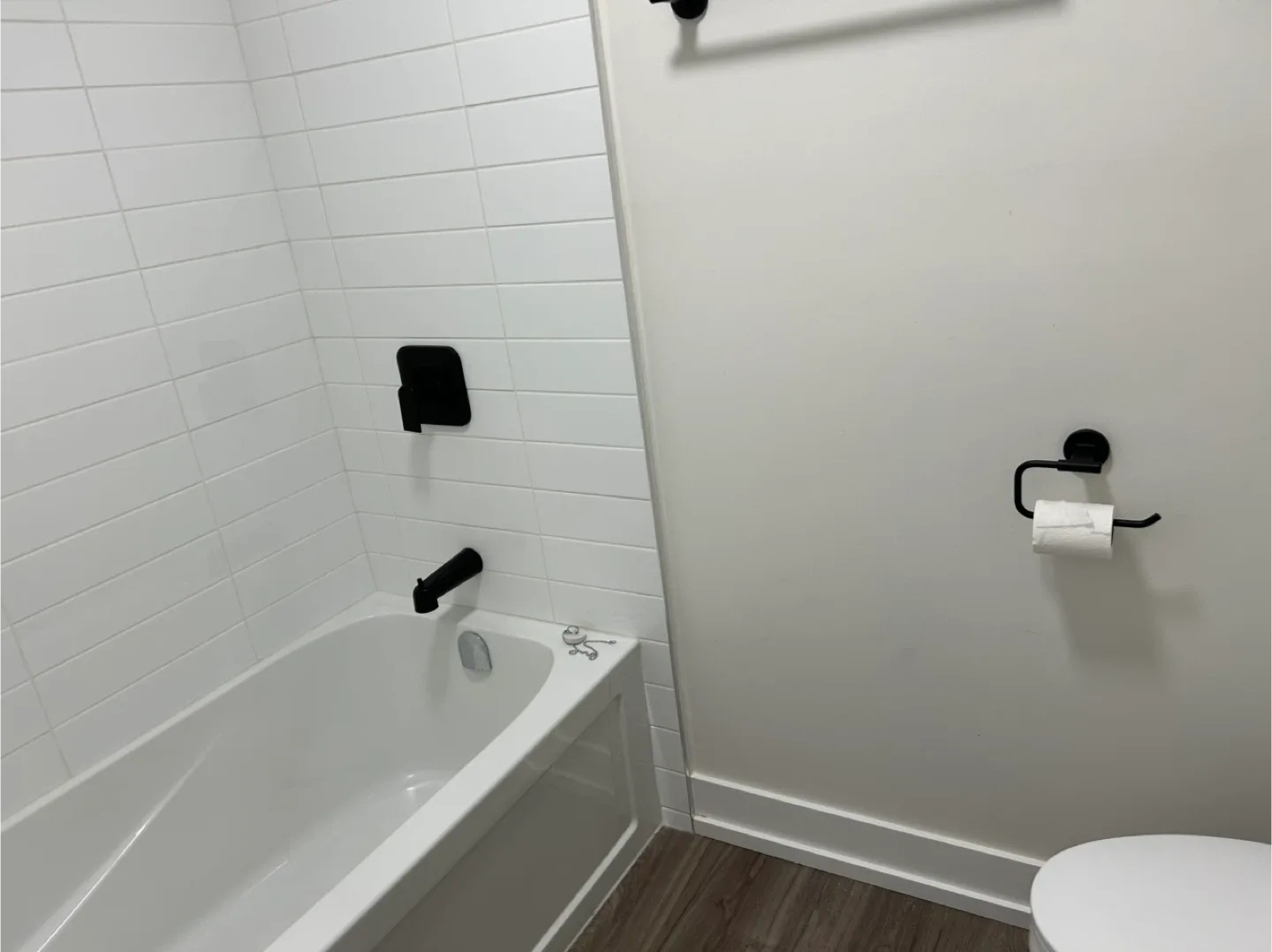 2 bedroom apartment in south Etobicoke image indicator(3)