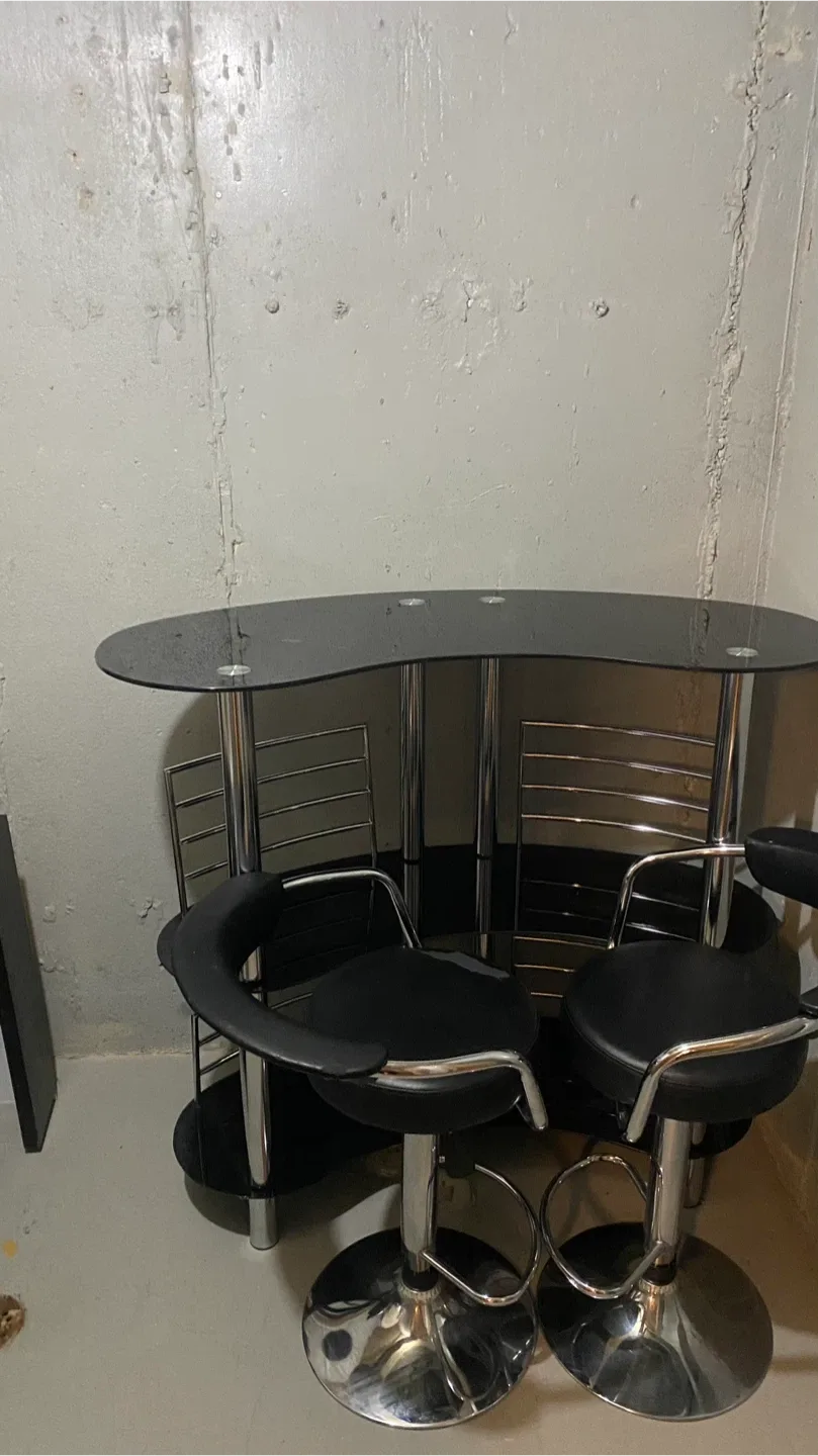 Black Bar Table with 4 Stools image indicator(2)