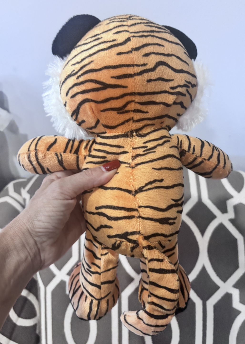 Adorable plush tiger toy with bright blue eyes - photo 2