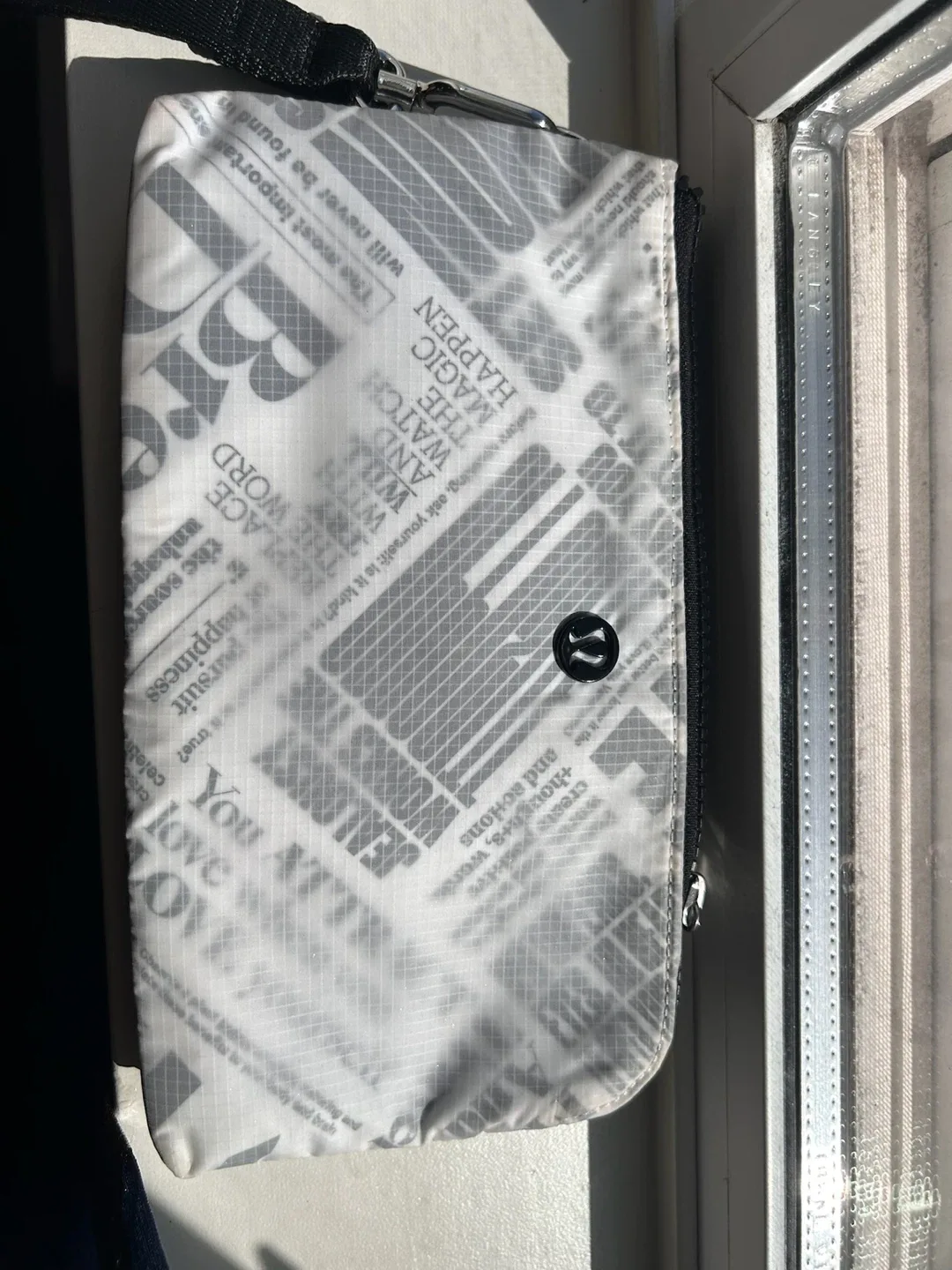 Lululemon Festival Bag 1L White/Grey image indicator(2)