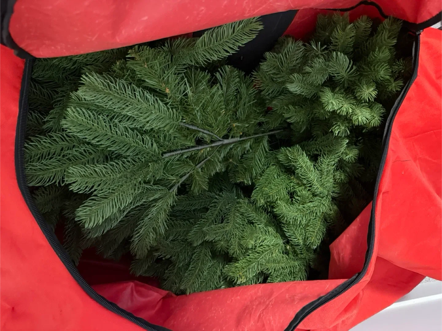 Artificial Christmas Tree with Storage Bag image indicator(2)