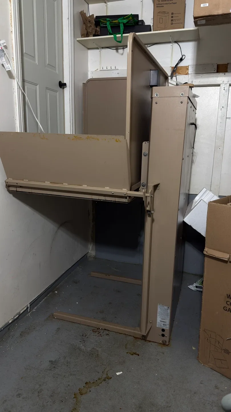 Bruno VPL-3100 Series Vertical Platform Lift image indicator(4)