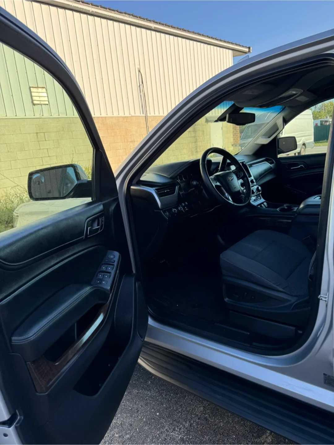 2016 Chevrolet Suburban · LS Sport Utility 4D image indicator(5)