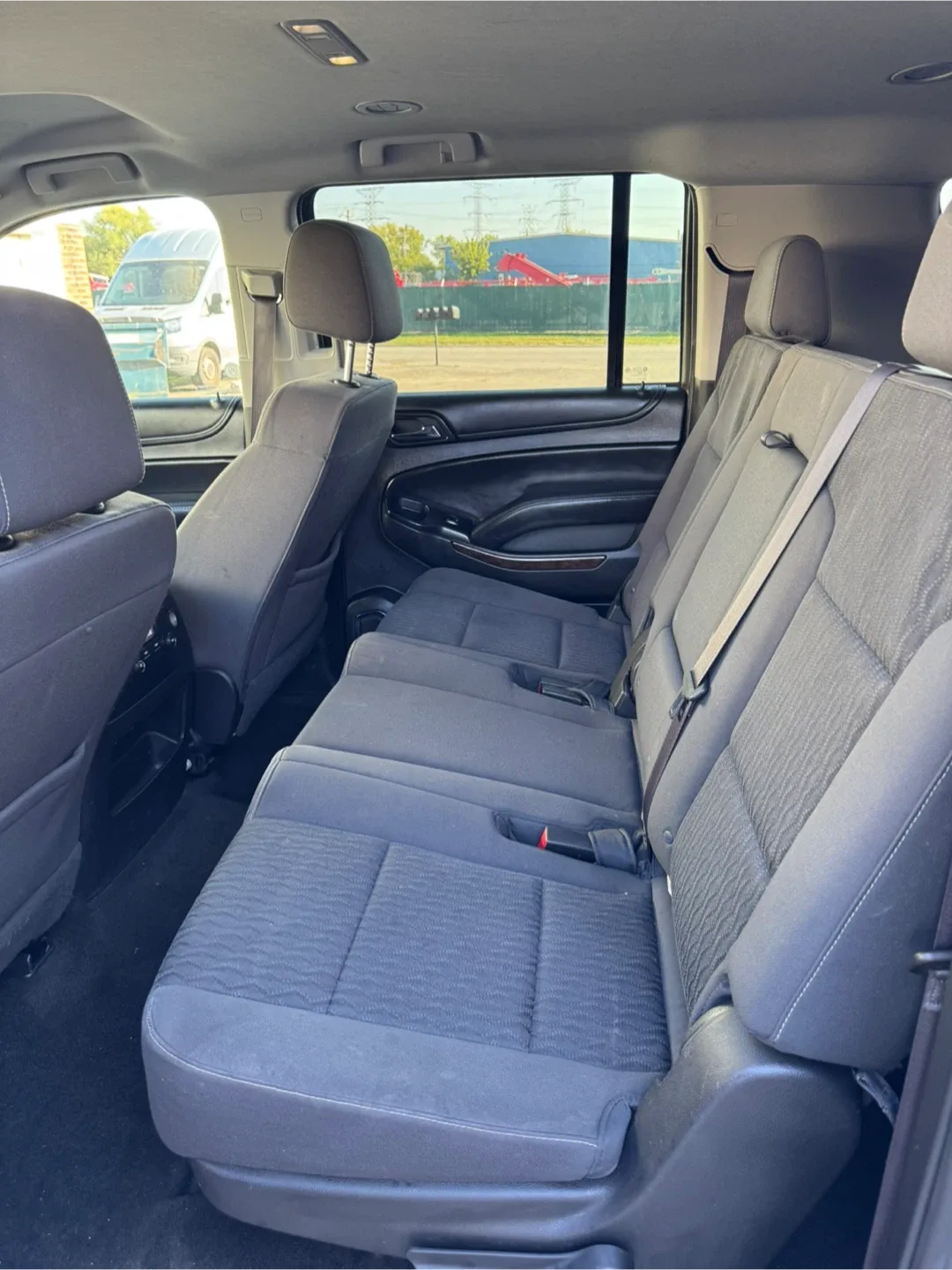 2016 Chevrolet Suburban · LS Sport Utility 4D image indicator(6)