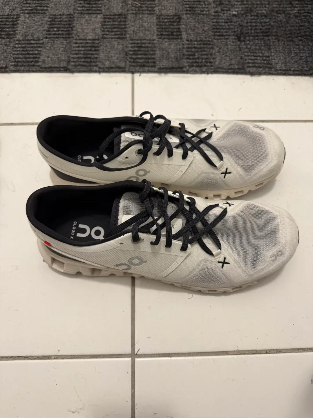ON Cloud X Running Shoes Size 9.5 image indicator(3)