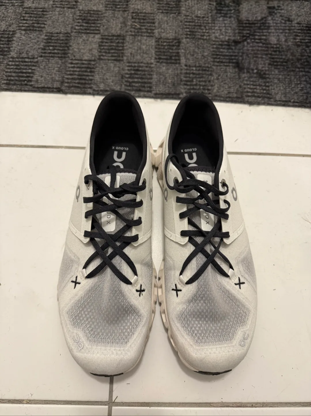 ON Cloud X Running Shoes Size 9.5 image indicator(4)
