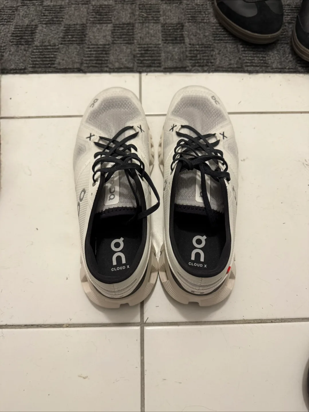 ON Cloud X Running Shoes Size 9.5 image indicator(2)