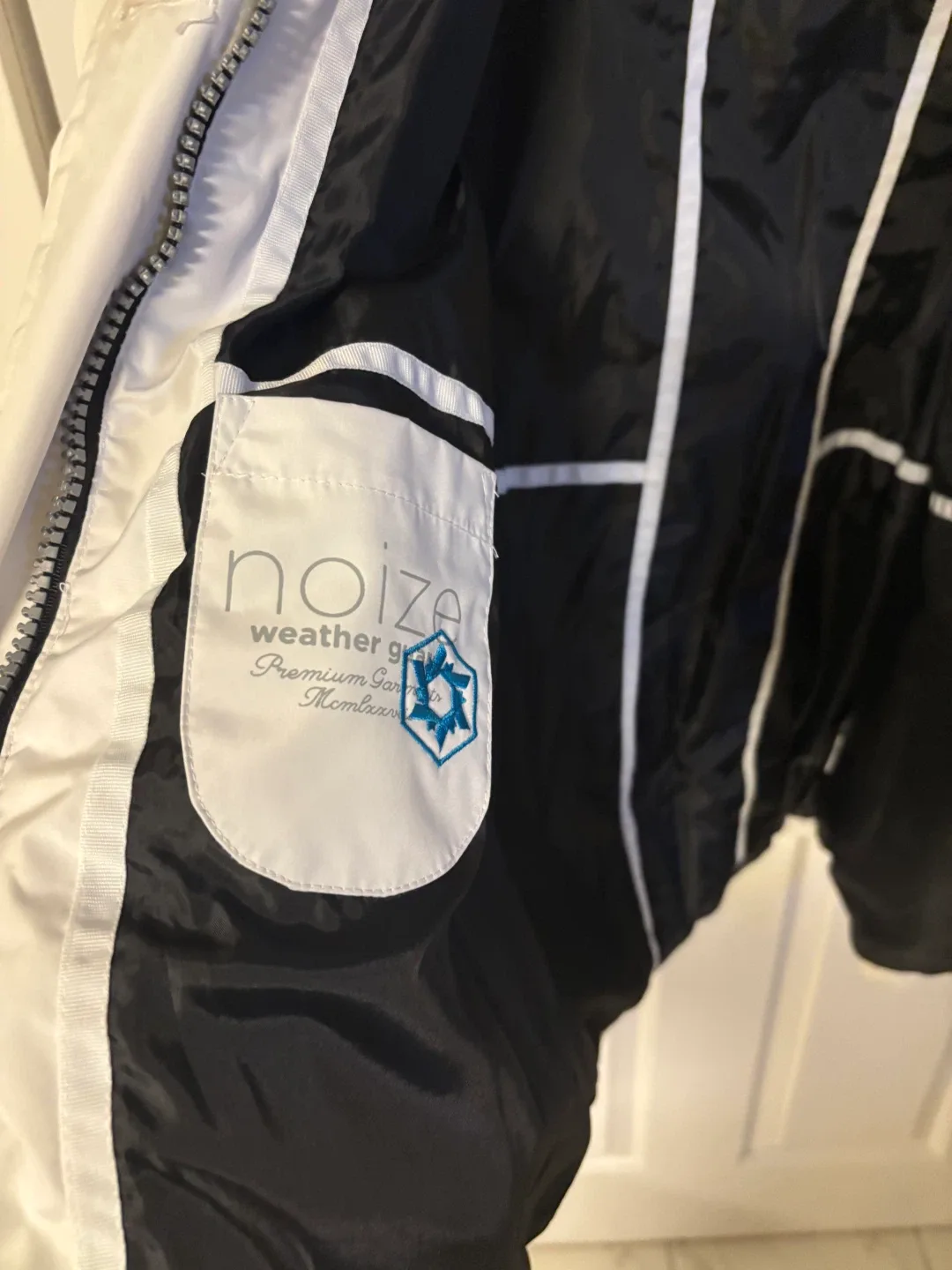 Noize Weather Guard White Puffer Jacket - Size M image indicator(6)