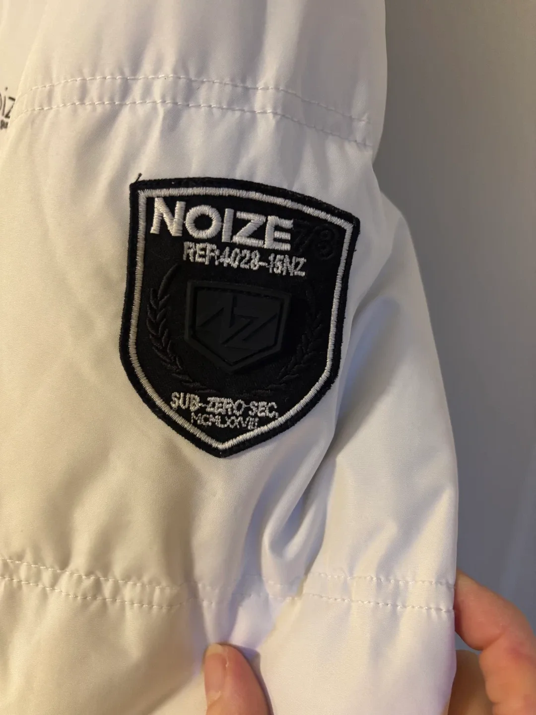 Noize Weather Guard White Puffer Jacket - Size M image indicator(8)