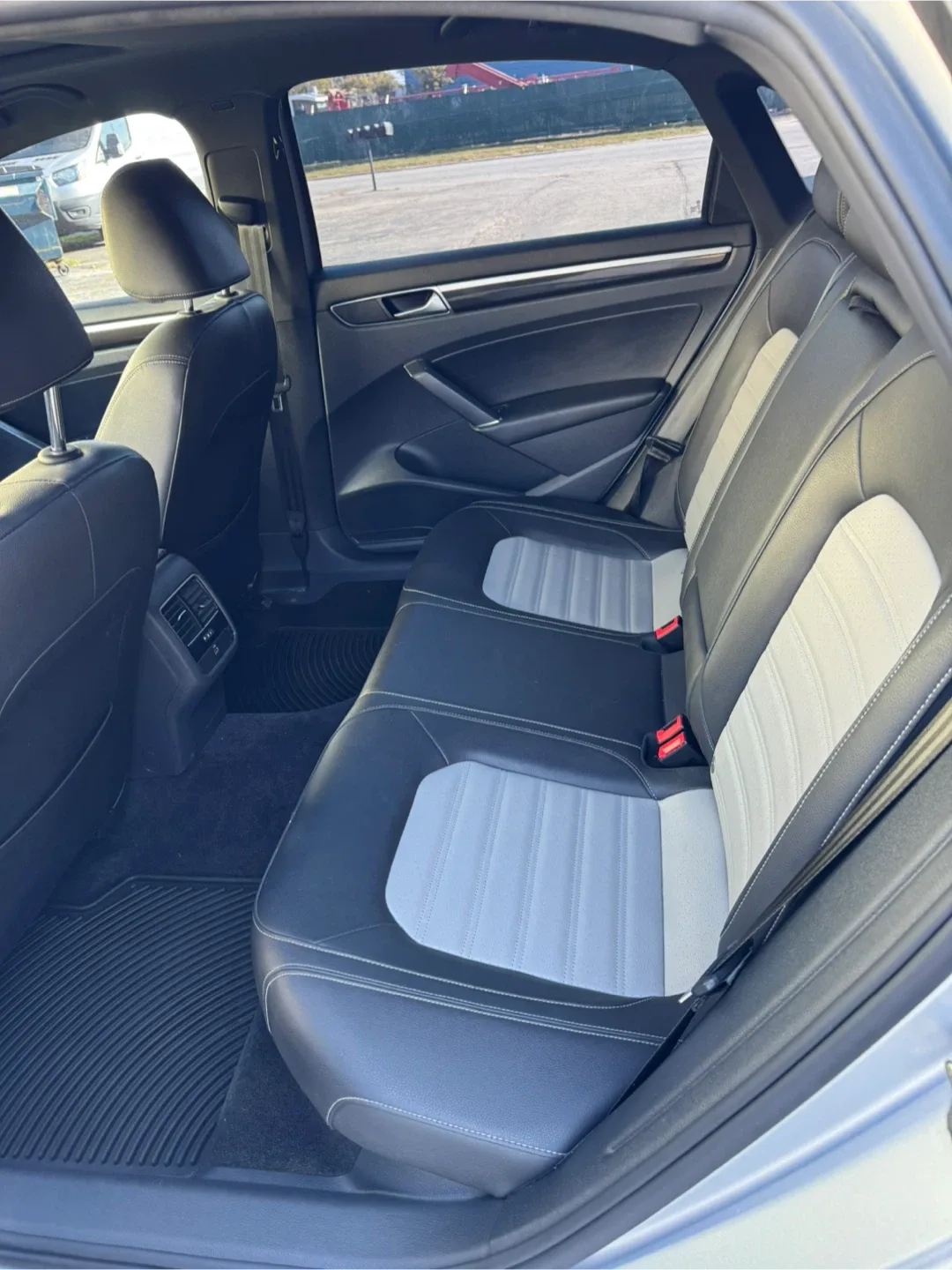 2018 Volkswagen Passat · V6 GT Sedan 4D image indicator(6)